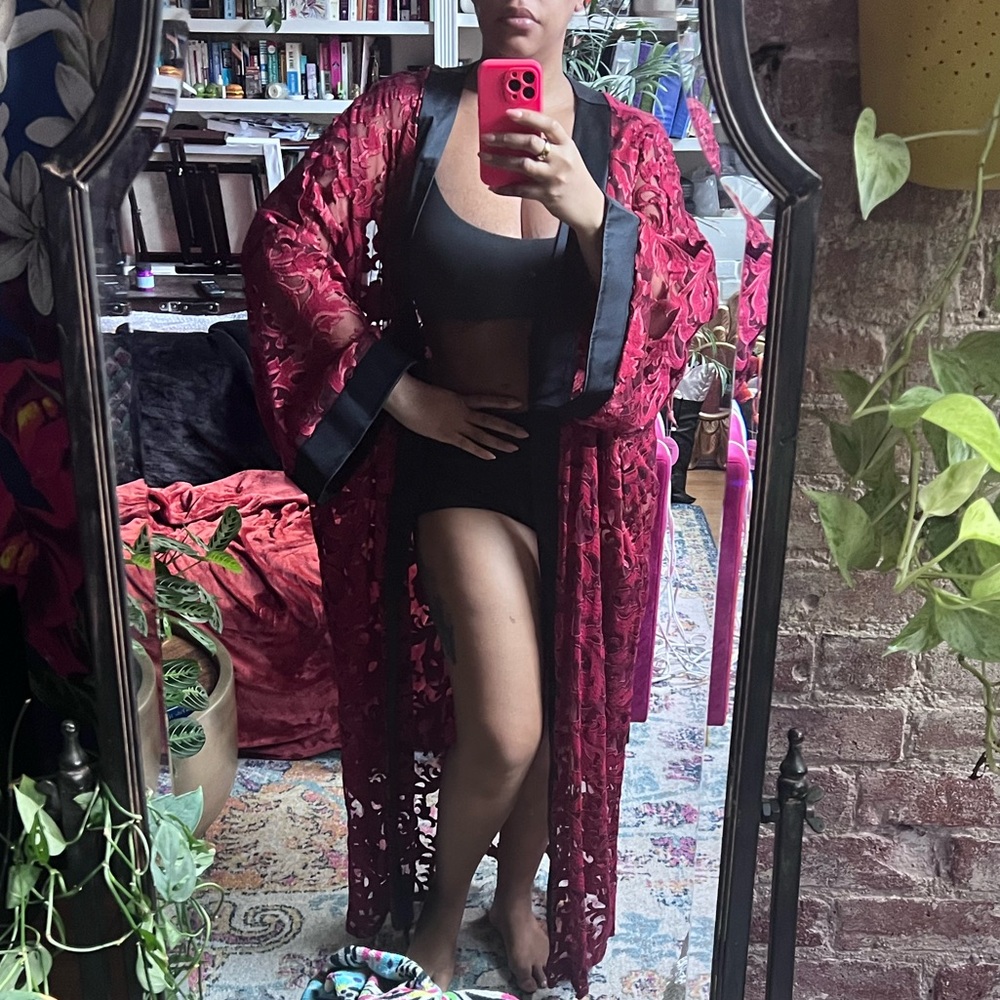 Elegant Red Lace Women's Robe